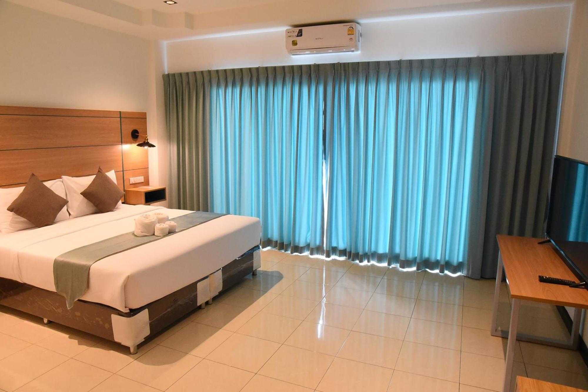 The Base Inn Pattaya Exterior photo